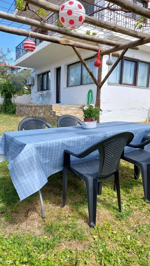 Dora'S House Comfortable Apartment With A Yard And View Pyrgadikia