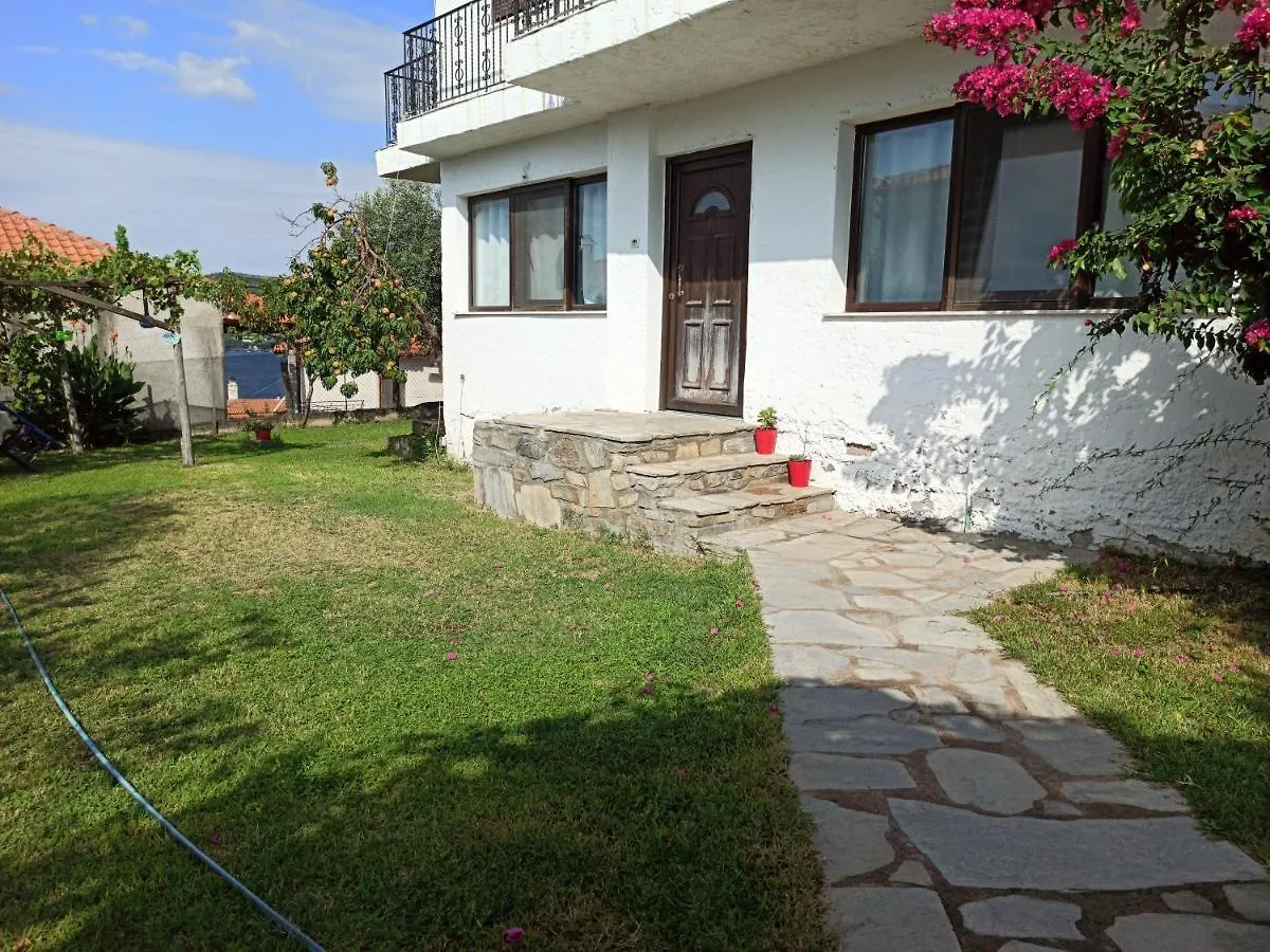 Holiday home Dora'S House Comfortable Apartment With A Yard And View Pyrgadikia